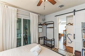 Cozy Retreat in Central East Austin