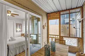 Cozy Retreat in Central East Austin