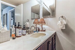 Cozy Retreat in Central East Austin