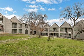 Cozy Retreat in Central East Austin