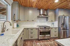Alpine Chalet Nature Lovers Rejoice! Chic 4 BDR
