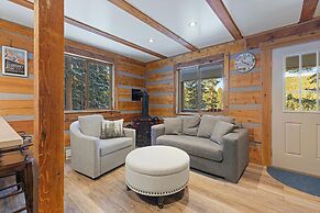 Secluded Rustic Mountain Retreat w/ Updated Touch