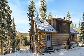 Secluded Rustic Mountain Retreat w/ Updated Touch