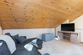 Secluded Rustic Mountain Retreat w/ Updated Touch