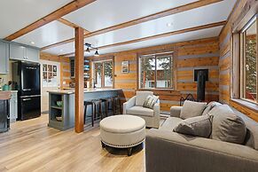 Secluded Rustic Mountain Retreat w/ Updated Touch