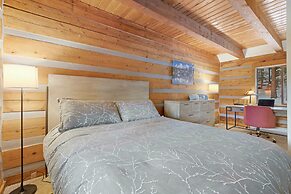 Secluded Rustic Mountain Retreat w/ Updated Touch
