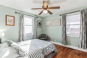 Bluebird Bungalow Chic Home, Quiet Neighborhood