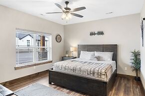 The Rock at Branson Cove 5 BDR on Table Rock!