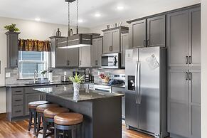 The Rock at Branson Cove 5 BDR on Table Rock!