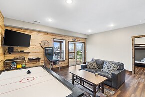 The Rock at Branson Cove 5 BDR on Table Rock!