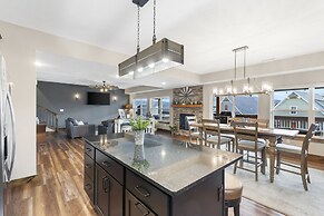 The Rock at Branson Cove 5 BDR on Table Rock!