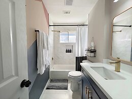 Sageview Cottage 4 BDR w/ Pool, Pet Friendly!