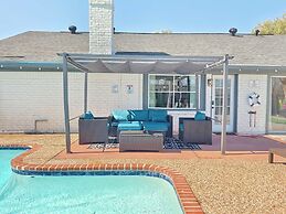 Sageview Cottage 4 BDR w/ Pool, Pet Friendly!