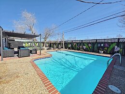 Sageview Cottage 4 BDR w/ Pool, Pet Friendly!
