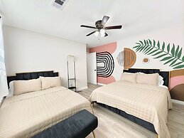 Sageview Cottage 4 BDR w/ Pool, Pet Friendly!