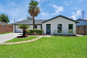 Sageview Cottage 4 BDR w/ Pool, Pet Friendly!