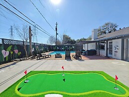 Sageview Cottage 4 BDR w/ Pool, Pet Friendly!