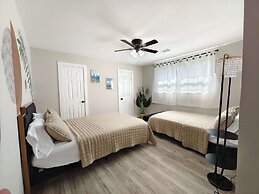 Sageview Cottage 4 BDR w/ Pool, Pet Friendly!
