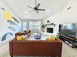 Sageview Cottage 4 BDR w/ Pool, Pet Friendly!