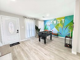 Sageview Cottage 4 BDR w/ Pool, Pet Friendly!