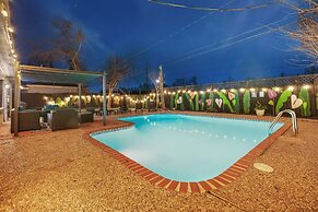 Sageview Cottage 4 BDR w/ Pool, Pet Friendly!