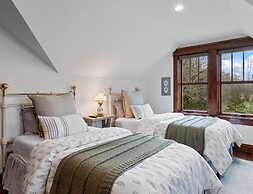 Leipers Retreat Secluded 3 BDR Craftsman Home