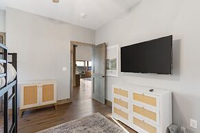 Two Pines Endless Views and Attractions!