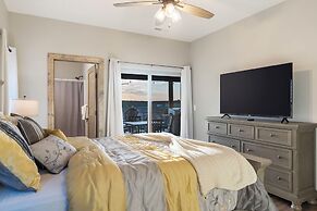 Two Pines Endless Views and Attractions!