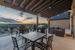 Two Pines Endless Views and Attractions!