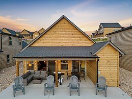 Two Pines Endless Views and Attractions!