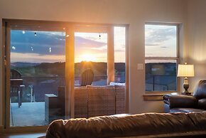 Two Pines Endless Views and Attractions!