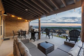 Two Pines Endless Views and Attractions!