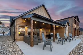 Two Pines Endless Views and Attractions!