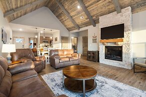 Two Pines Endless Views and Attractions!