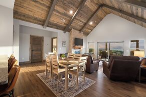 Two Pines Endless Views and Attractions!