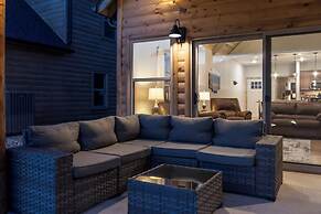 Two Pines Endless Views and Attractions!