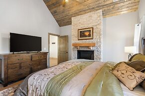 Two Pines Endless Views and Attractions!