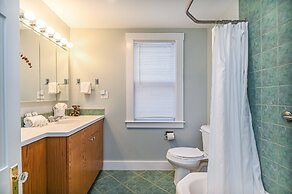 4 BDR w/ Private Hot Tub, Backyard and Deck!