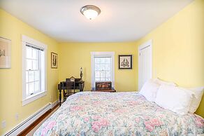 4 BDR w/ Private Hot Tub, Backyard and Deck!
