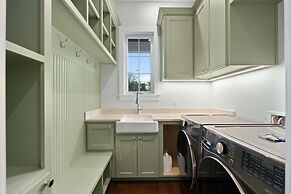 Gated 5 Bedroom Walkable to East Austin