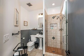 Mansfield Modern Oasis