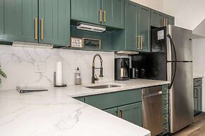 Mansfield Modern Oasis