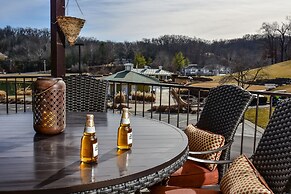 Birdie's Bliss 2BR Condo Sleeps 6!