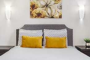 Windsor Cottage Fall Creek Beauty by Table Rock!