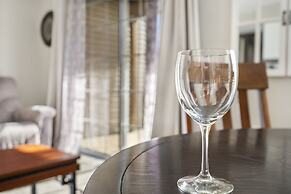 Windsor Cottage Fall Creek Beauty by Table Rock!