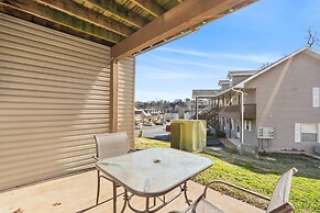 Windsor Cottage Fall Creek Beauty by Table Rock!