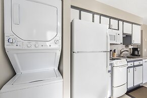 Windsor Cottage Fall Creek Beauty by Table Rock!