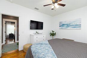 Comfy 3bdr Right in Town Sleeps 10
