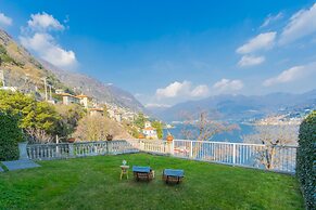 On the Lake - Private Garden Parking