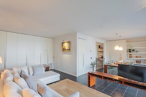 On the Lake - Private Garden Parking